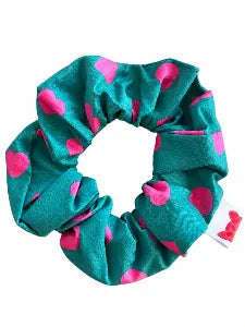 Groene scrunchie met roze hartjes van Colori Ribelle